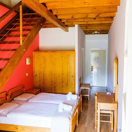 Hotel New Helvetia Historic