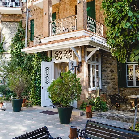 Hotel New Helvetia Historic