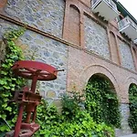 New Helvetia Historic Hotel