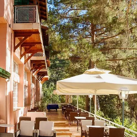 New Helvetia Hotel 3*