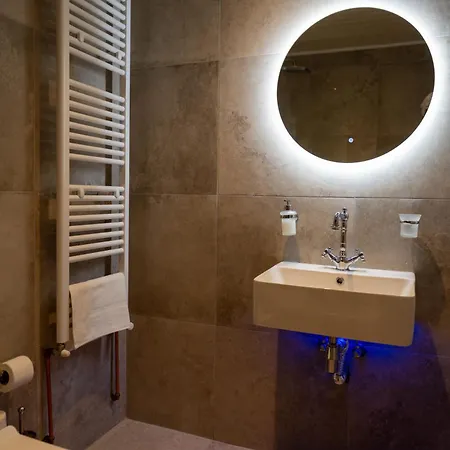 New Helvetia Hotel