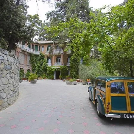 New Helvetia Historic بلاتريس