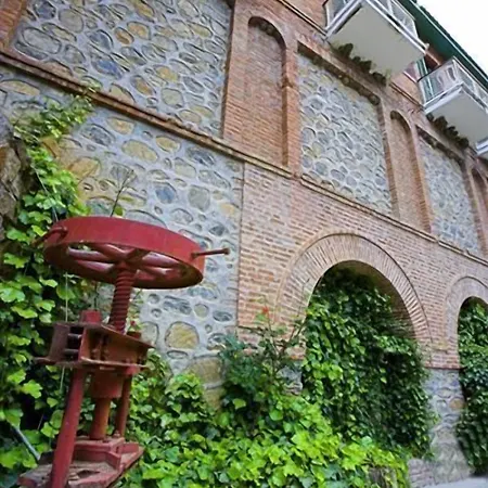 New Helvetia Historic Hotel