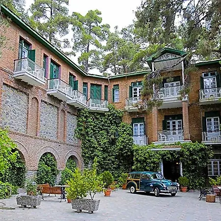 Hotel New Helvetia Historic