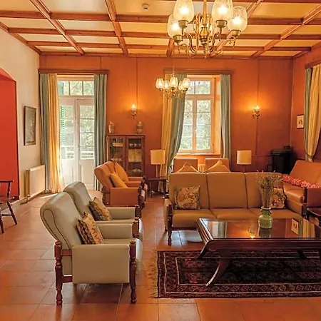 New Helvetia Historic 3* Platres