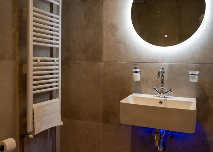 New Helvetia Historic Hotel